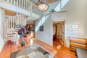 Luxury penthouse condo withshared pool hot tub & great mountain views