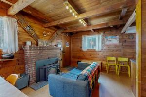 Cozy & comfortable mountain cabin with great Government Camp location