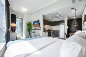 Blueground Marina pool gym DXB-93