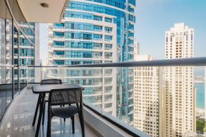 Blueground Dubai Marina pool AC nr JBR Beach DXB-1639