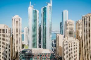Blueground Dubai Marina pool AC nr JBR Beach DXB-1639