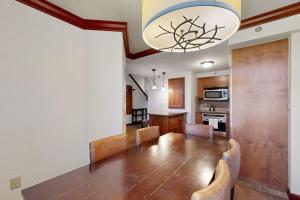 Two units at the Everline Resort & Spa - Ski-in-ski-out fireplace pools & gym
