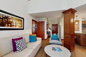 Two units at the Everline Resort & Spa - Ski-in-ski-out fireplace pools & gym