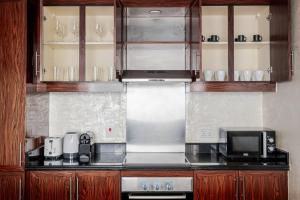 Blueground Downtown pool balcony nr Burj DXB-1624