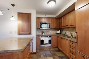 Two units at the Everline Resort & Spa - Ski-in-ski-out fireplace pools & gym