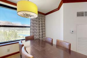 Two units at the Everline Resort & Spa - Ski-in-ski-out fireplace pools & gym