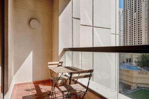 Blueground JBR 247 security fitness pool DXB-1460