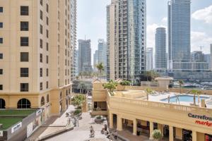 Blueground JBR 247 security fitness pool DXB-1460