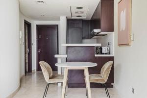 Blueground DIFC rooftop pool gym parking DXB-1566