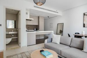 Blueground Marina pool gym balcony ac DXB-1554