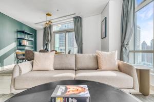 Blueground The Lofts Sea View elevator pool DXB-1014