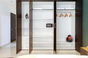 Blueground Sheikh Zayed Road pool gym DXB-502