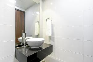 Blueground Sheikh Zayed Road pool gym DXB-502