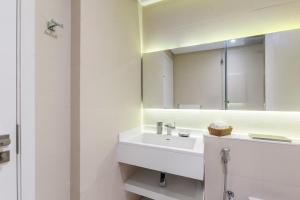 Blueground Marina City View pool gym DXB-566