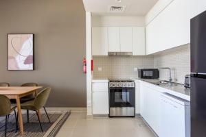 Blueground Dubai Creek Harbour pool gym DXB-1186