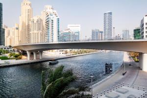 Blueground Dubai Marina pool nr Marina DXB-1705