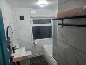 Tudors eSuites Central 2 Bedroom Apartments #6&6AU