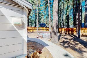 Dog-friendly cabin with private hot tub fireplace grill patio streaming