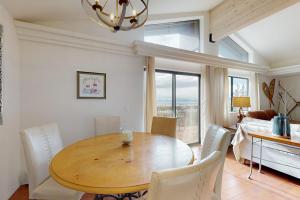 4Story Lakeview Retreat with Pool Table Decks & Designer Vibes in Incline Village