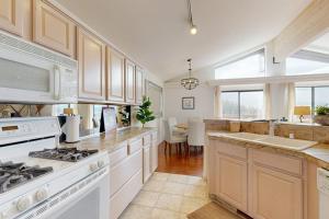 4Story Lakeview Retreat with Pool Table Decks & Designer Vibes in Incline Village