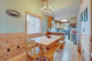 Charming cabin a mile from Heavenlys Boulder Lodge