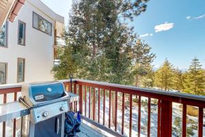 Condo near Lake Tahoe with pool hot tub grill & wood fireplace - sleeps 6