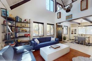 Family-friendly cabin with fireplace bikes loft games & skiing nearby