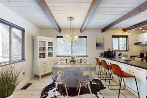 Family-friendly cabin with fireplace bikes loft games & skiing nearby