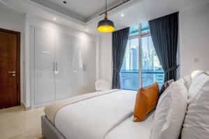 Blueground Marina sea view pool gym DXB-495