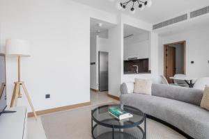 Blueground Dubai Marina jacuzzi nr Beach DXB-1733