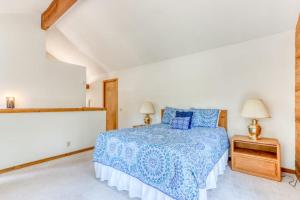 House with Private Hot Tub and Lovely Deck - Eight SHARC Passes