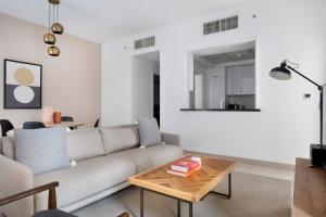 Blueground Downtown Dubai pool nr Burj Khalifa DXB-1758