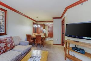 Everline Resort & Spa - two units Ski-in-ski-out pools gym & ice rink