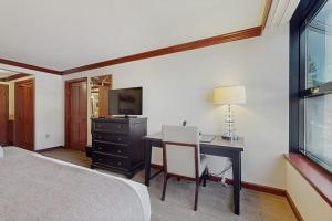 Ski-in-ski-out Suite with Kitchenette Access to Pools Spa Restaurants On-site