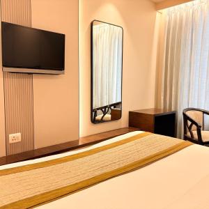 Hotel Raj Mahal Inn 2 Min Walk From New Delhi Railway Station