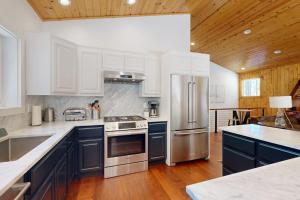 Gorgeous Tahoe Donner home with recreational activities - near ski resorts