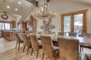 Luxury Northstar Home with Gourmet Kitchen Fireplaces Hot Tub Game Room - Hiking