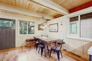 Chalet-style Townhome with Fireplace Deck Near Ski Resort Incline Village