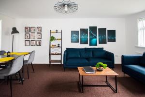 Spacious 5 BR, sleeps 8-10, City Centre Close, Fast Wi-Fi, Free Parking, Long Stays
