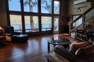 Lakefront home with wraparound deck modern appliances WiFI & dog-friendly