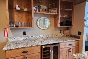 Lakefront home with wraparound deck modern appliances WiFI & dog-friendly