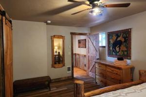 Lakefront home with wraparound deck modern appliances WiFI & dog-friendly