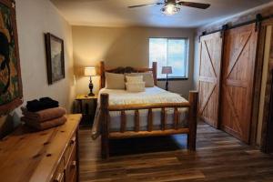 Lakefront home with wraparound deck modern appliances WiFI & dog-friendly