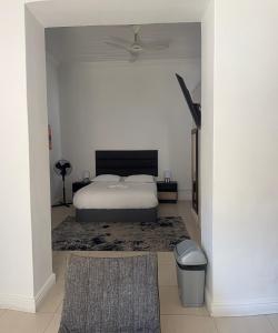Sea Point Studio Apartment- Walk to Beach & Promenade