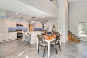 2 Mi to Lake Bastrop! Modern Family Retreat