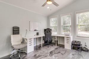 2 Mi to Lake Bastrop! Modern Family Retreat