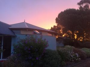 A Victor Harbour Retreat Aldinga-The Round Cottage