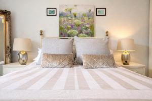 Luxury Two Bedroom Seaside Apartment - Sleeps 4