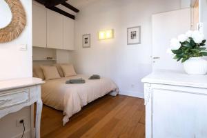 Luxury Top Floor 2BR with Paris Rooftop Views
