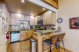 Second-floor lakefront condo with scenic views & easy access to town & slopes